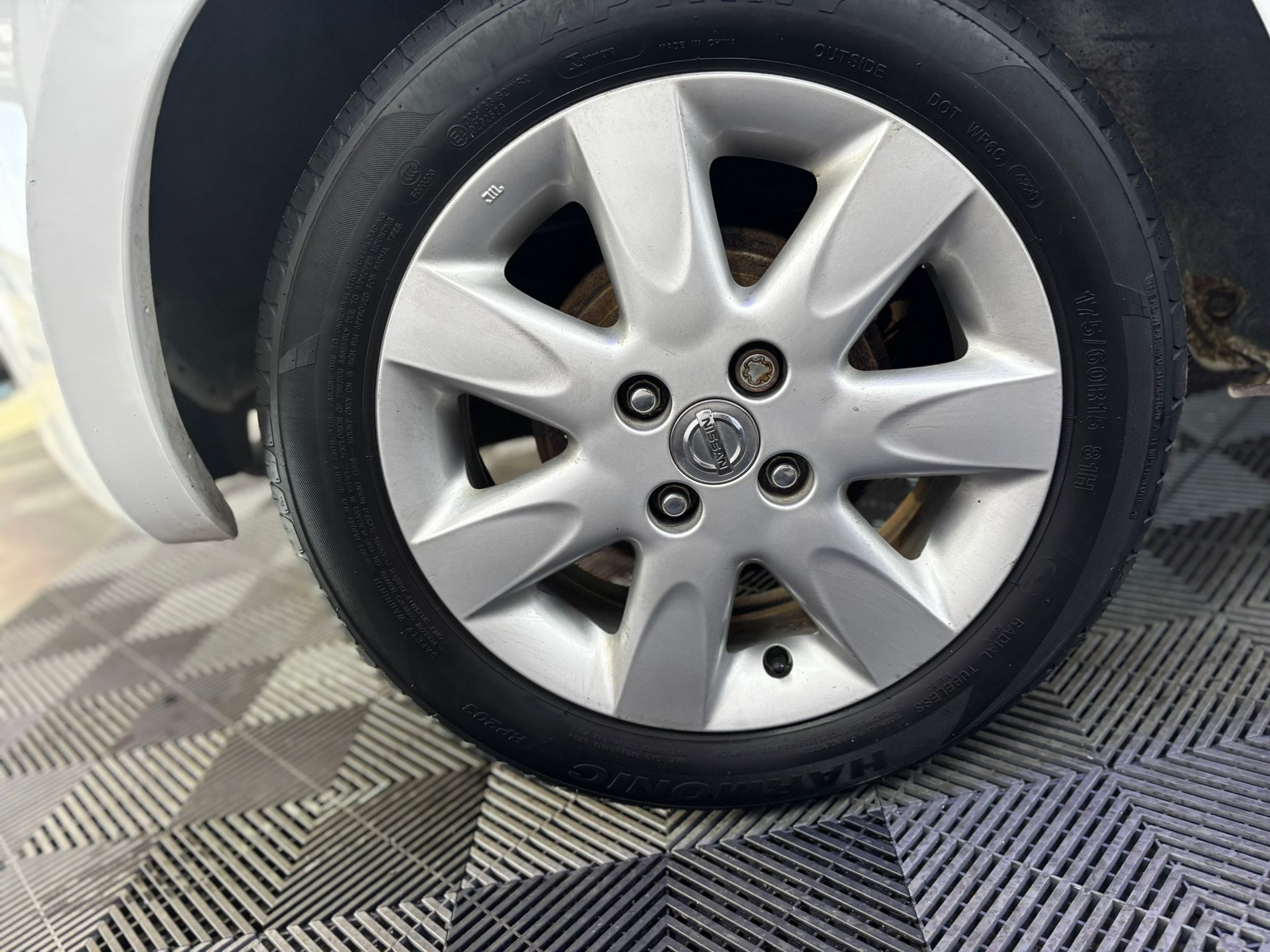 
								Nissan Micra 2011 full									