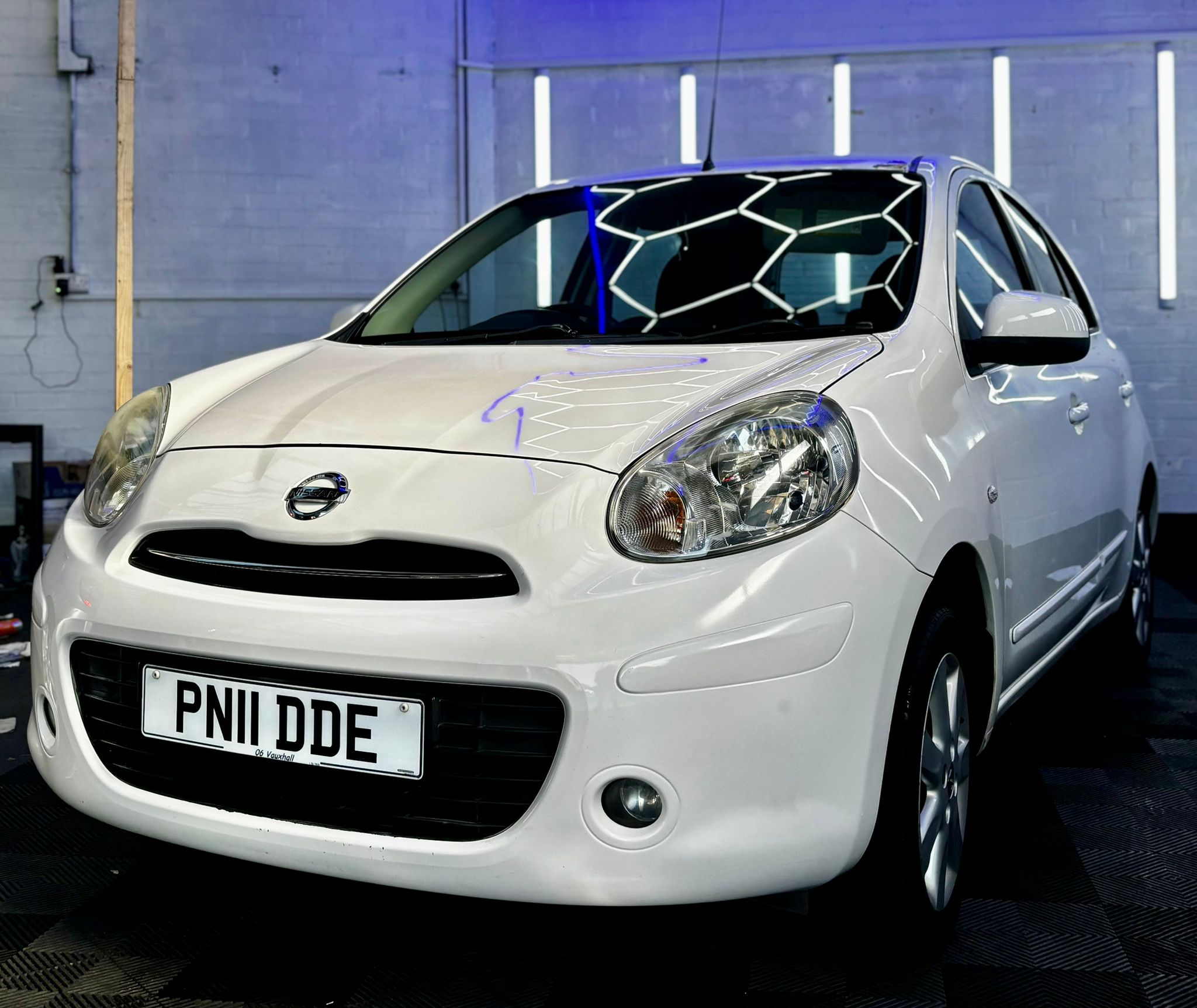 
								Nissan Micra 2011 full									