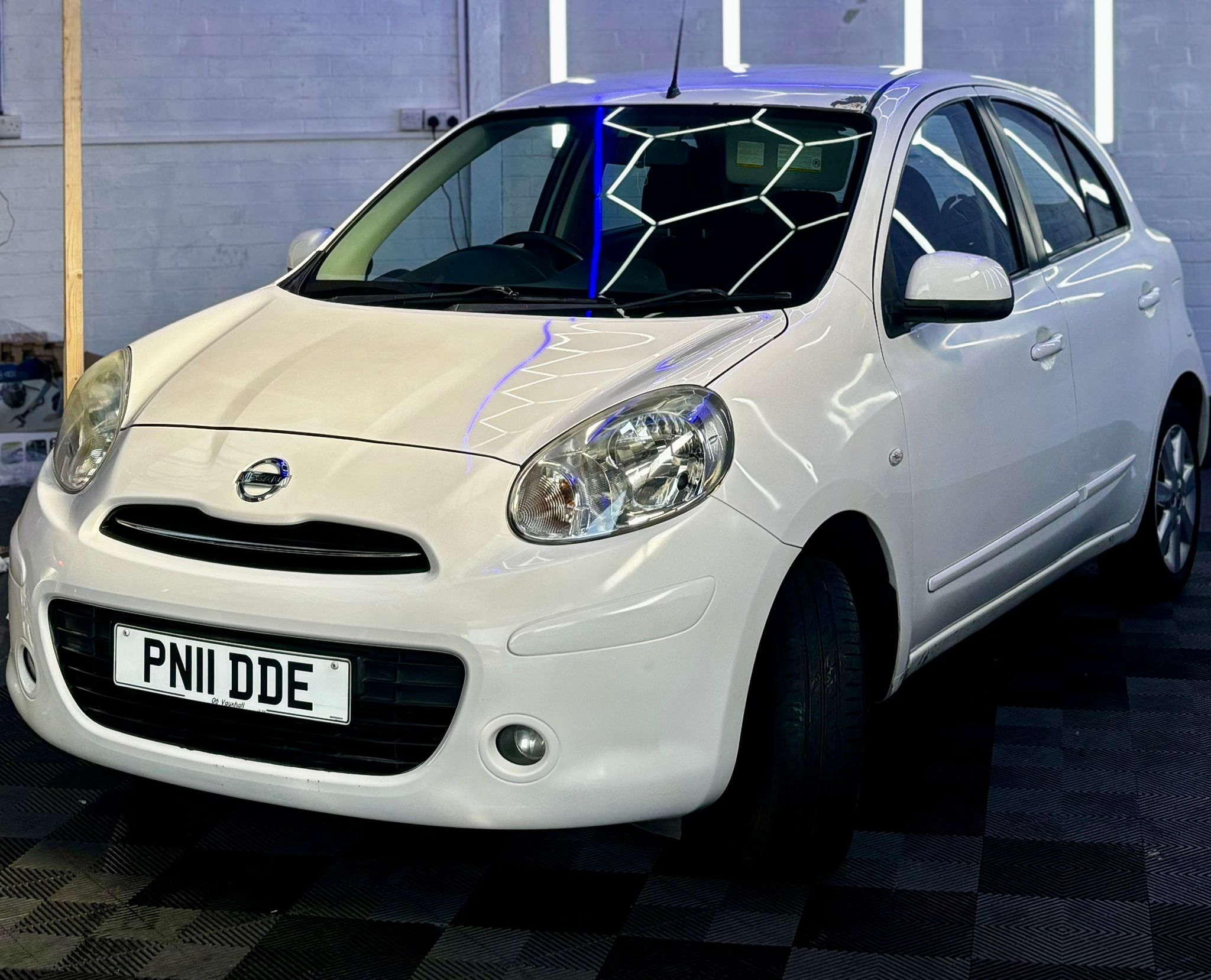 
								Nissan Micra 2011 full									