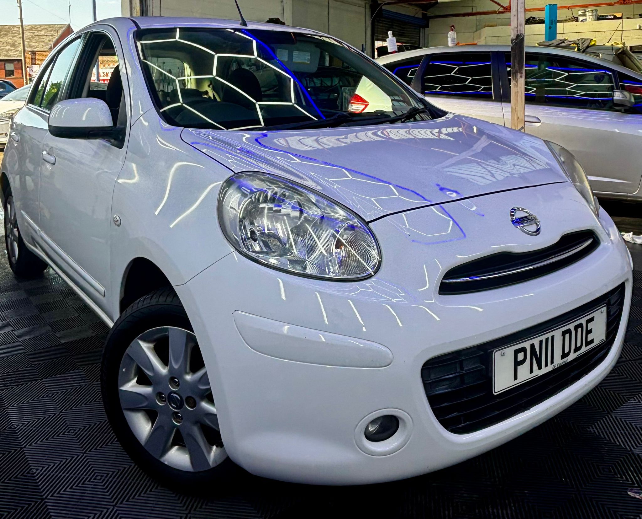 
								Nissan Micra 2011 full									