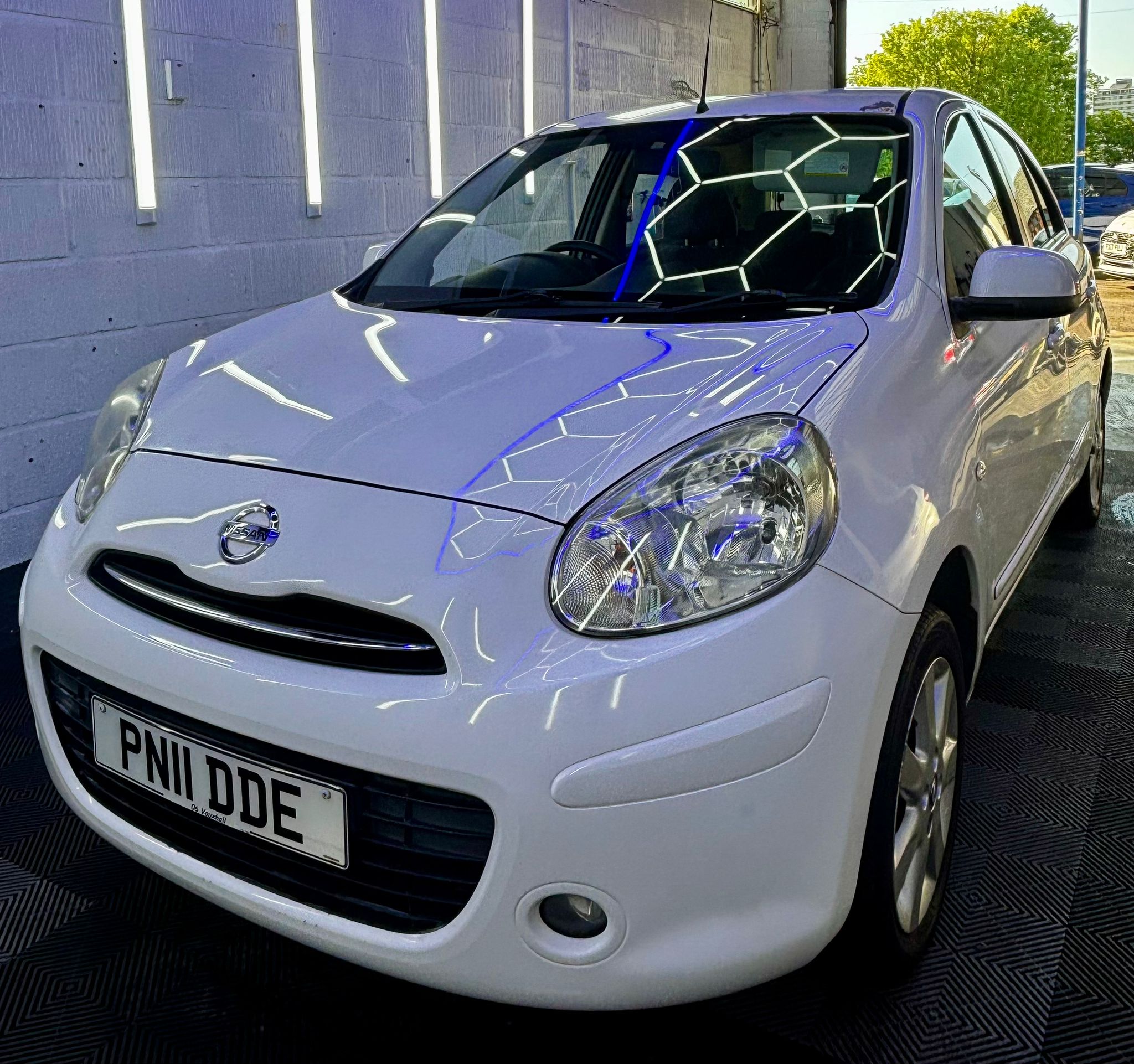 
								Nissan Micra 2011 full									