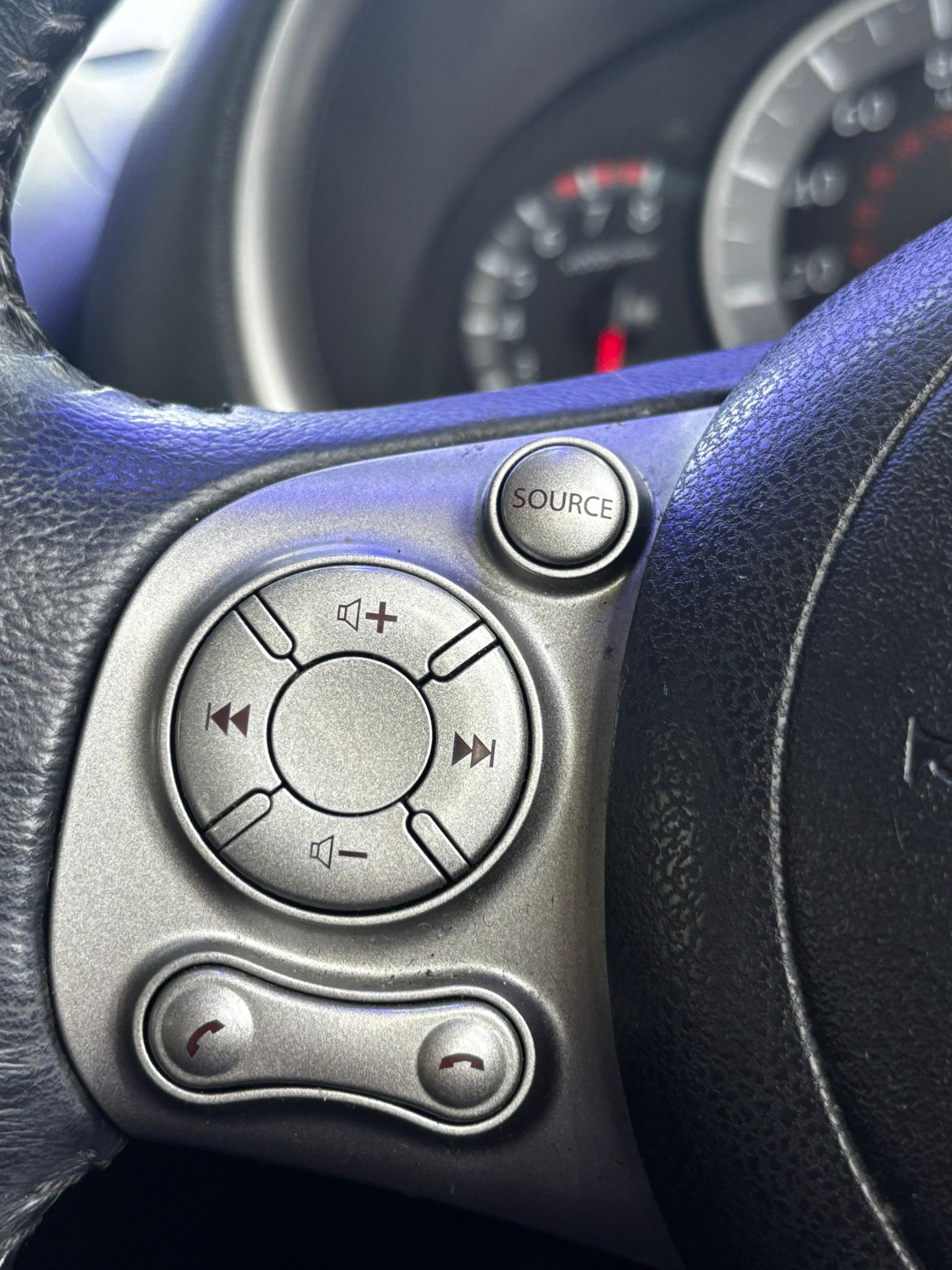 
								Nissan Micra 2011 full									