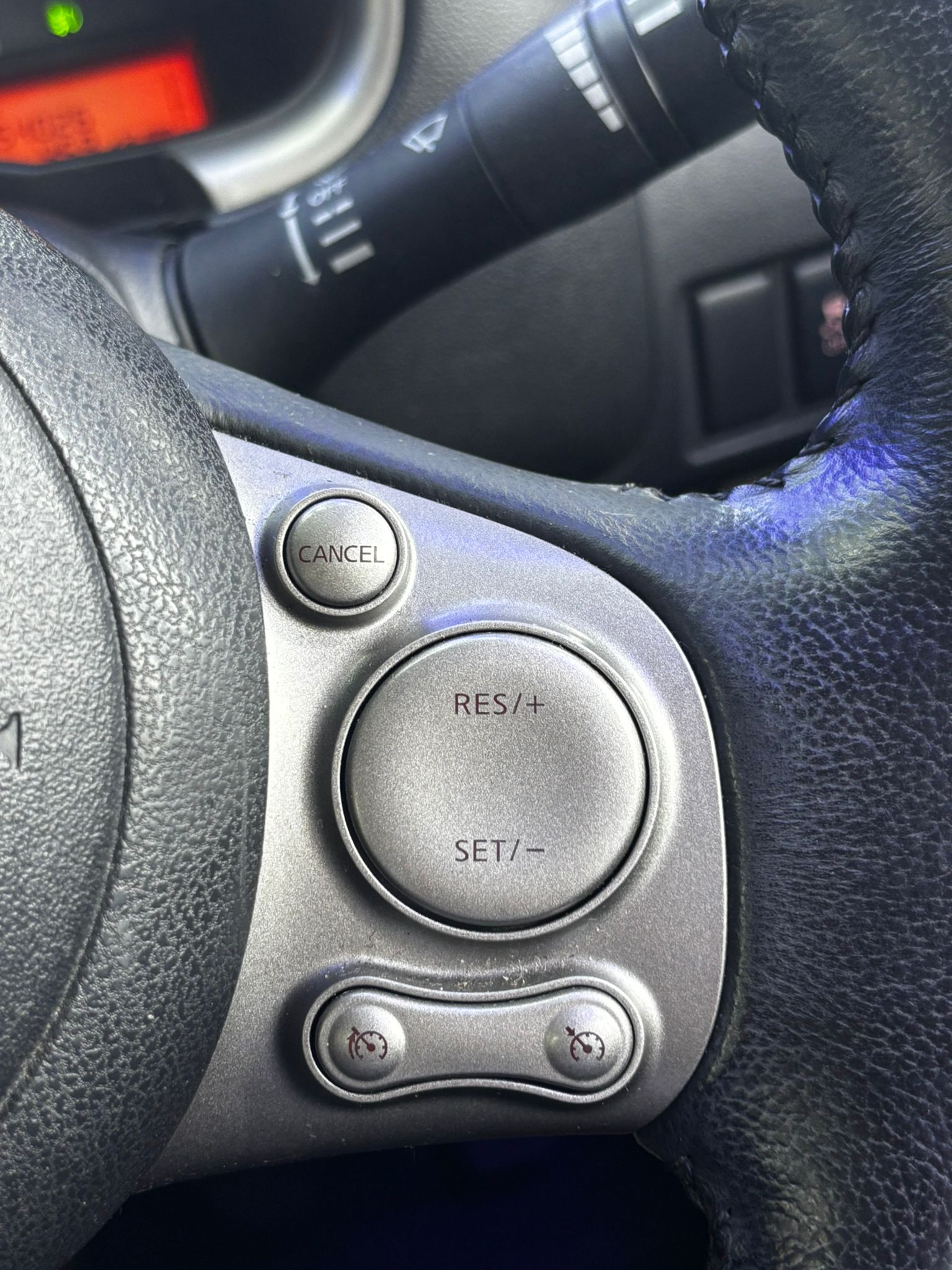 
								Nissan Micra 2011 full									