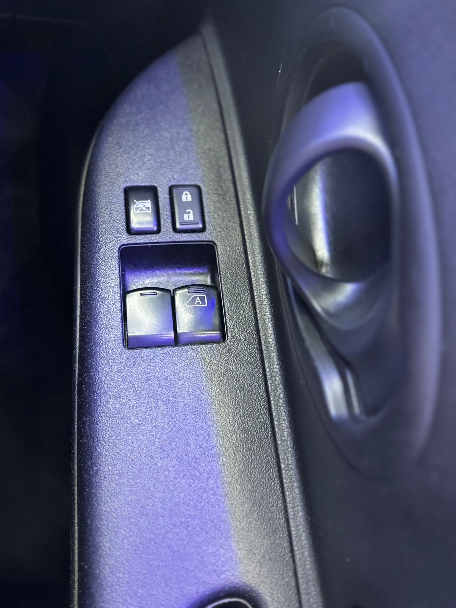 
								Nissan Micra 2011 full									