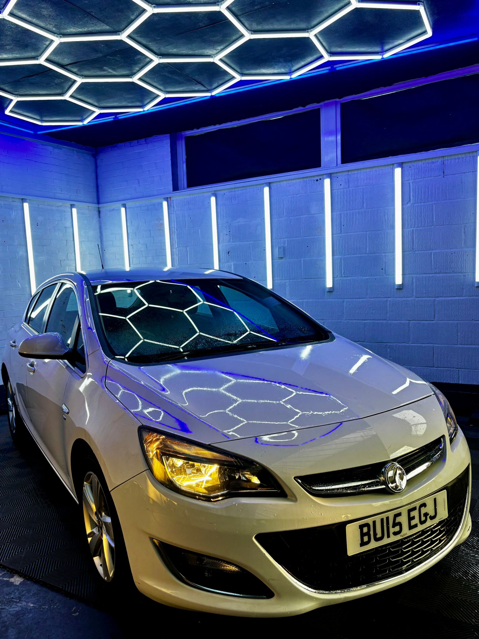 
								Vauxhall Astra Sri 2015 full									