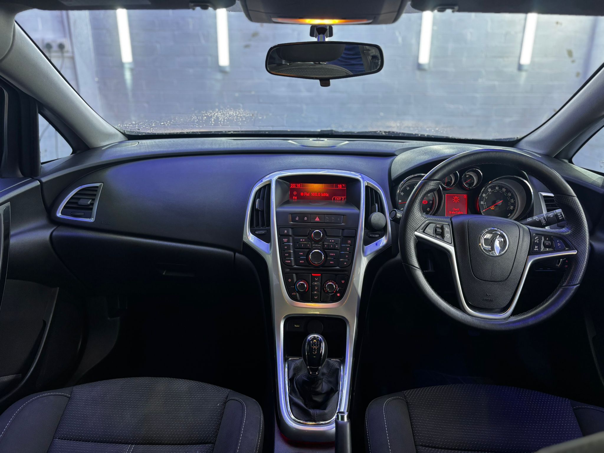 
								Vauxhall Astra Sri 2015 full									