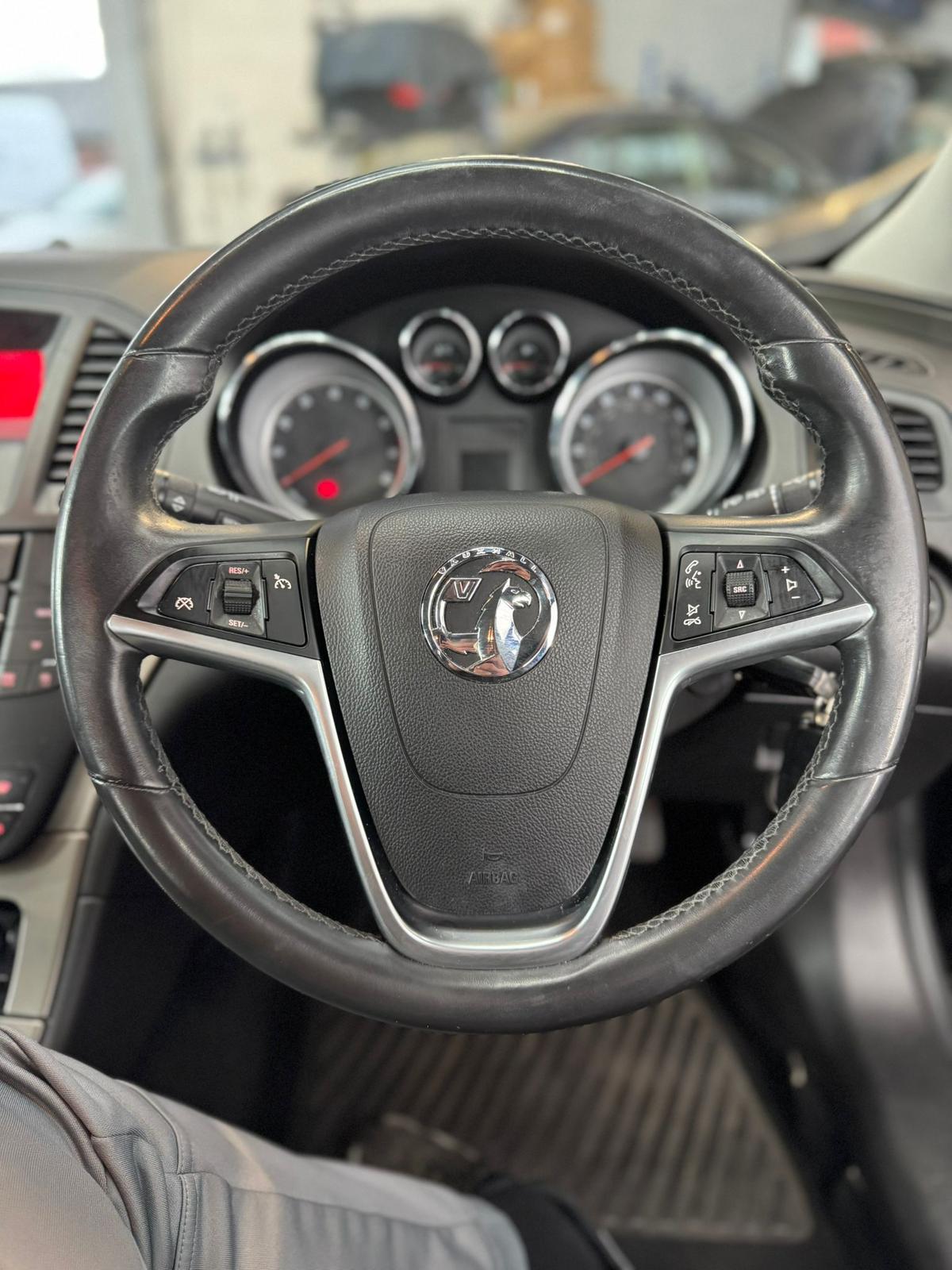 
								Vauxhall Insignia 1.8i 16V Exclusiv 5dr full									