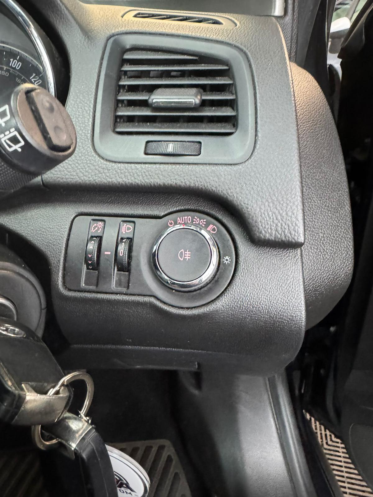 
								Vauxhall Insignia 1.8i 16V Exclusiv 5dr full									