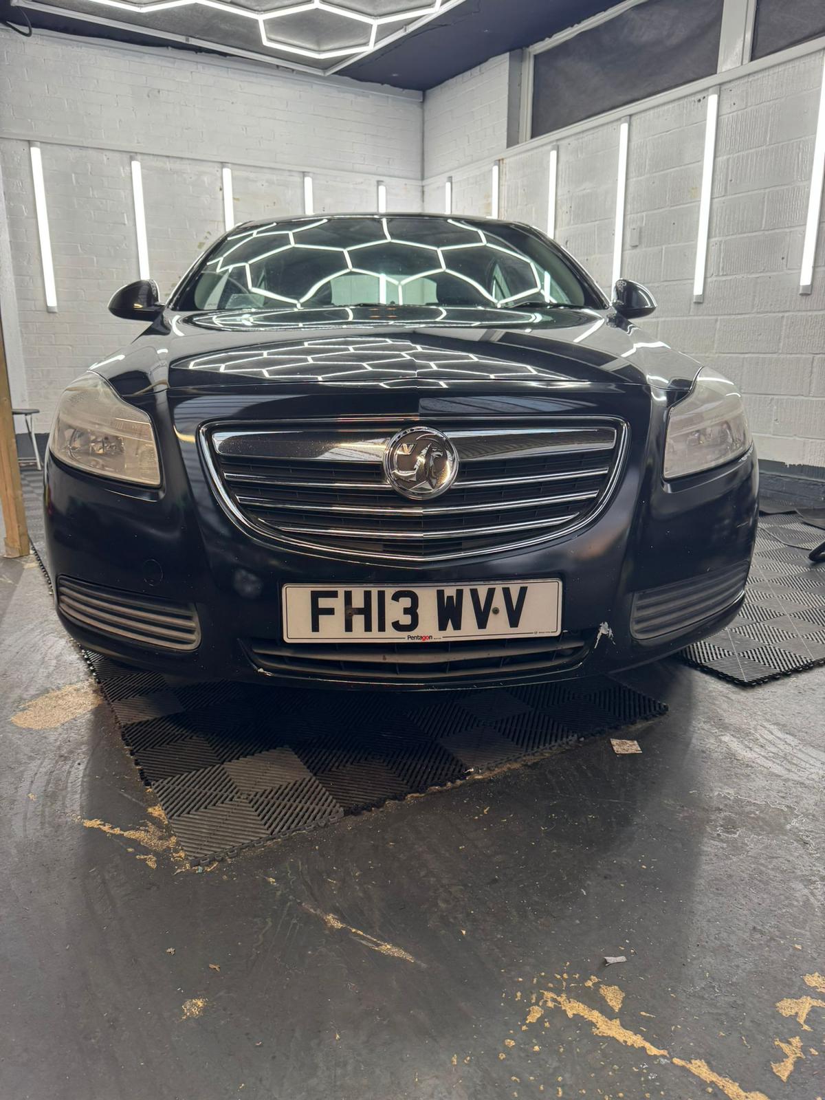 
								Vauxhall Insignia 1.8i 16V Exclusiv 5dr full									