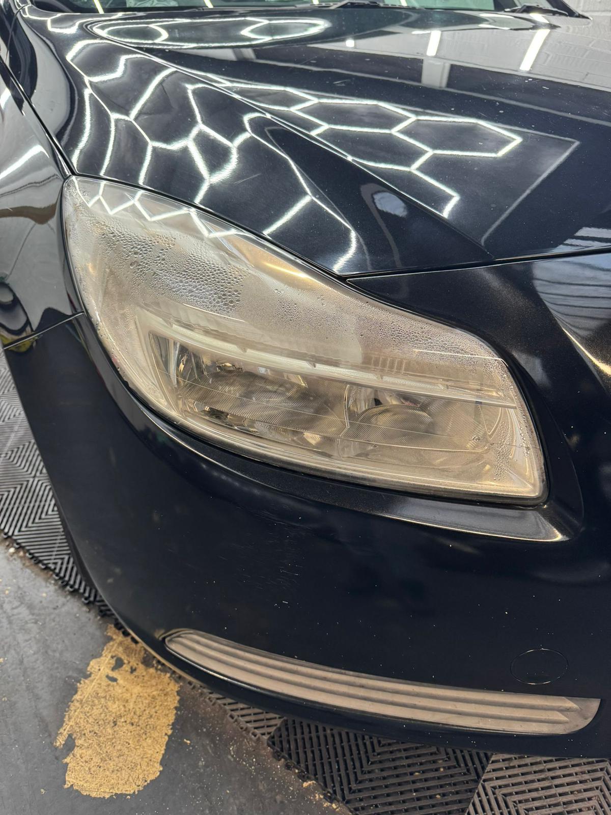 
								Vauxhall Insignia 1.8i 16V Exclusiv 5dr full									