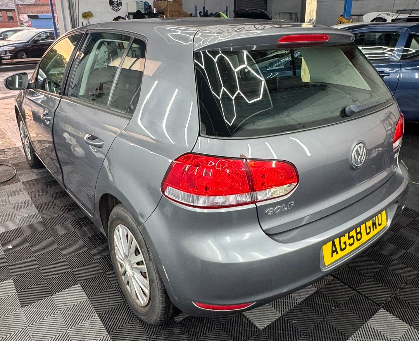 
								Volkswagen GOLF HATCHBACK 1.6 S 5dr full									