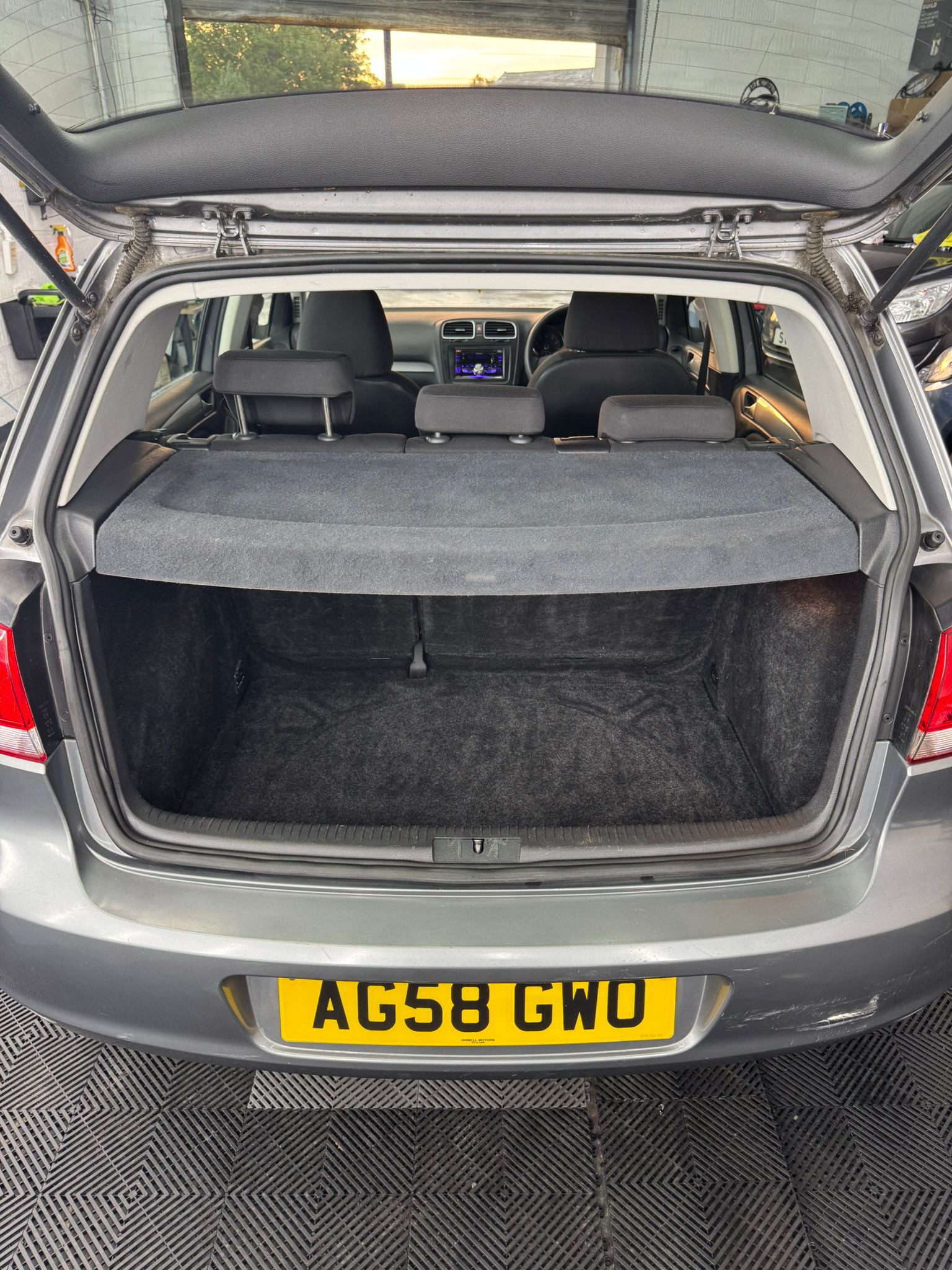 
								Volkswagen GOLF HATCHBACK 1.6 S 5dr full									