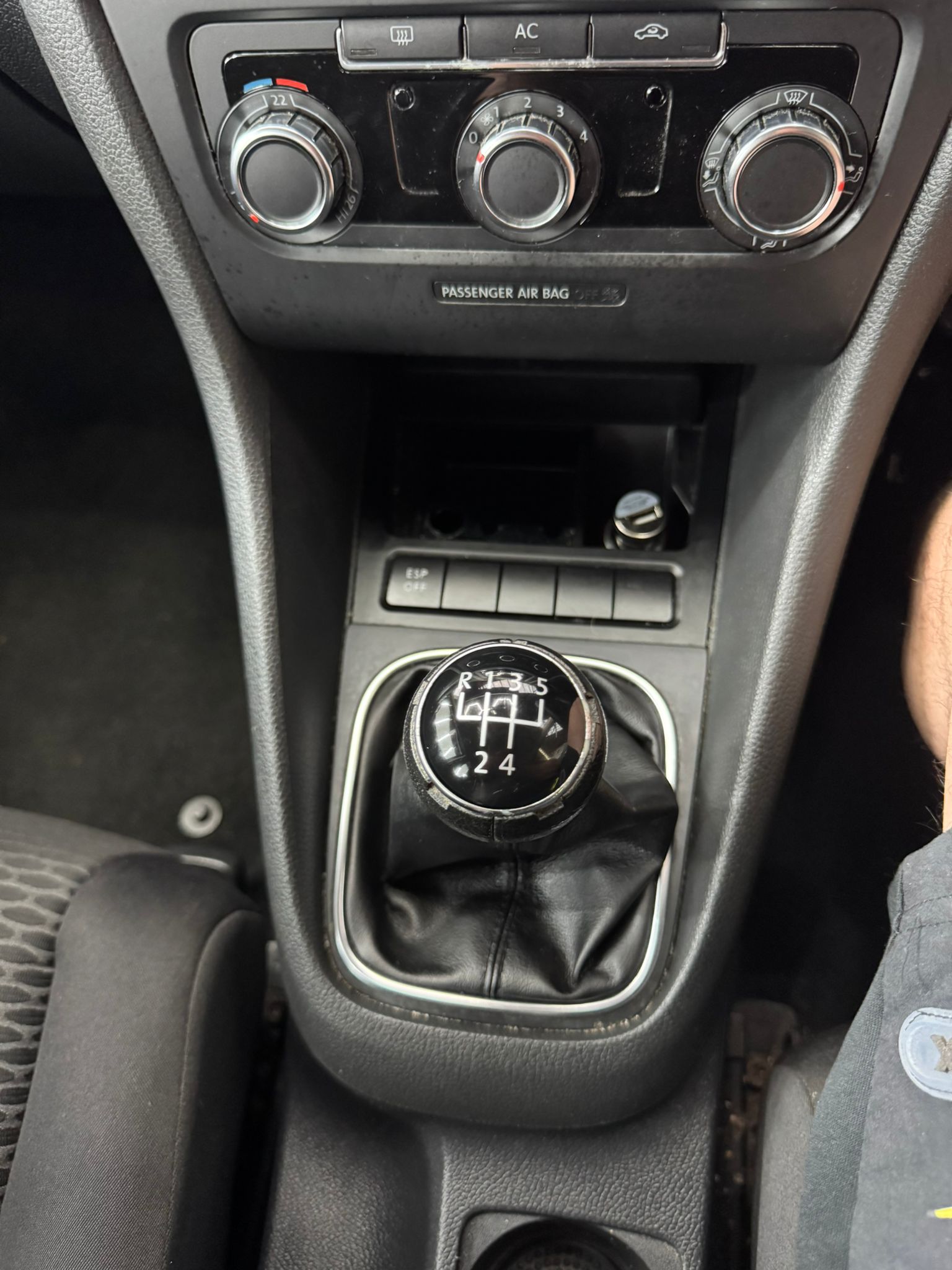 
								Volkswagen GOLF HATCHBACK 1.6 S 5dr full									