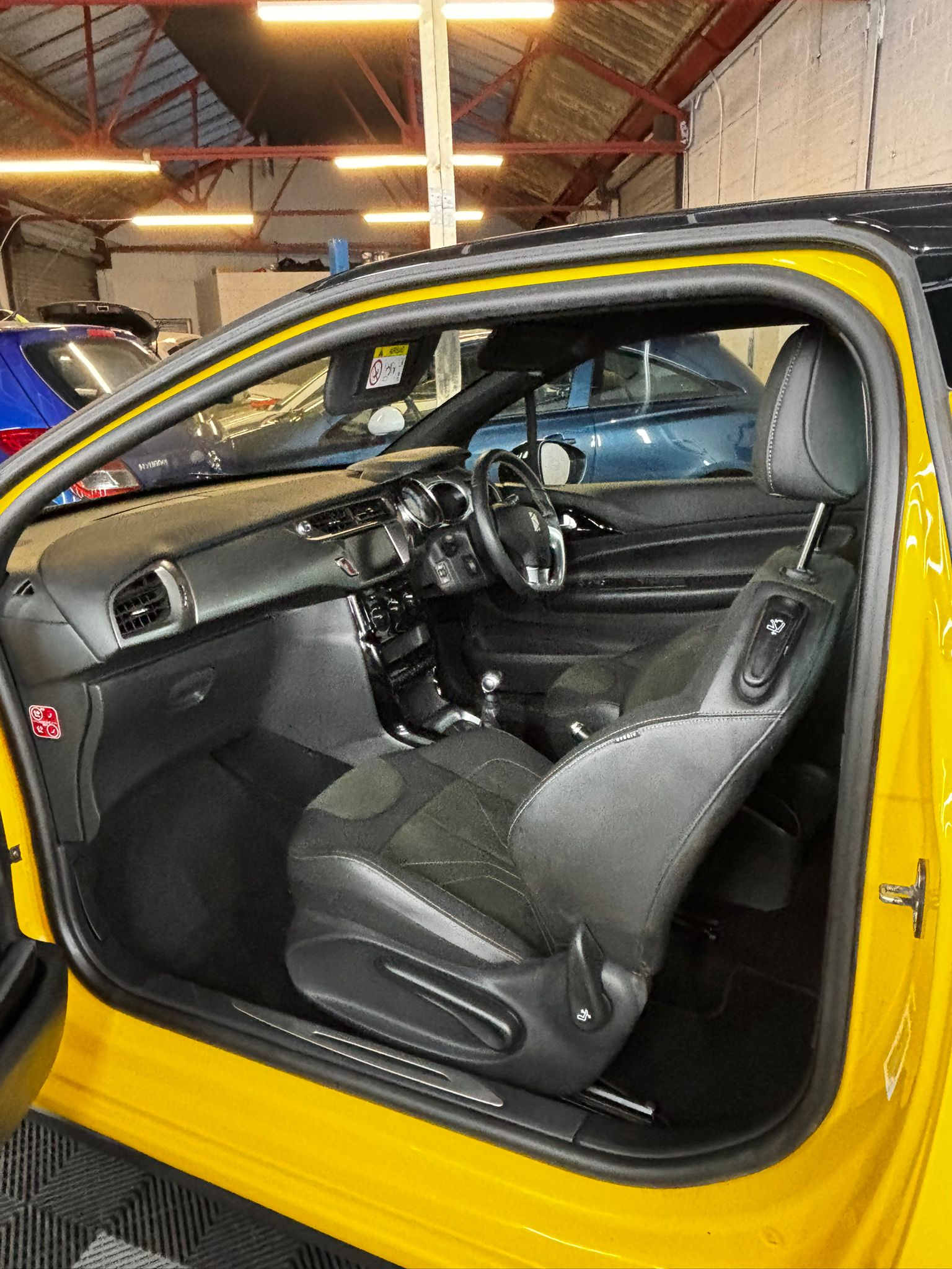 
								DS 3 1.2 PureTech 82 Chic 3dr full									