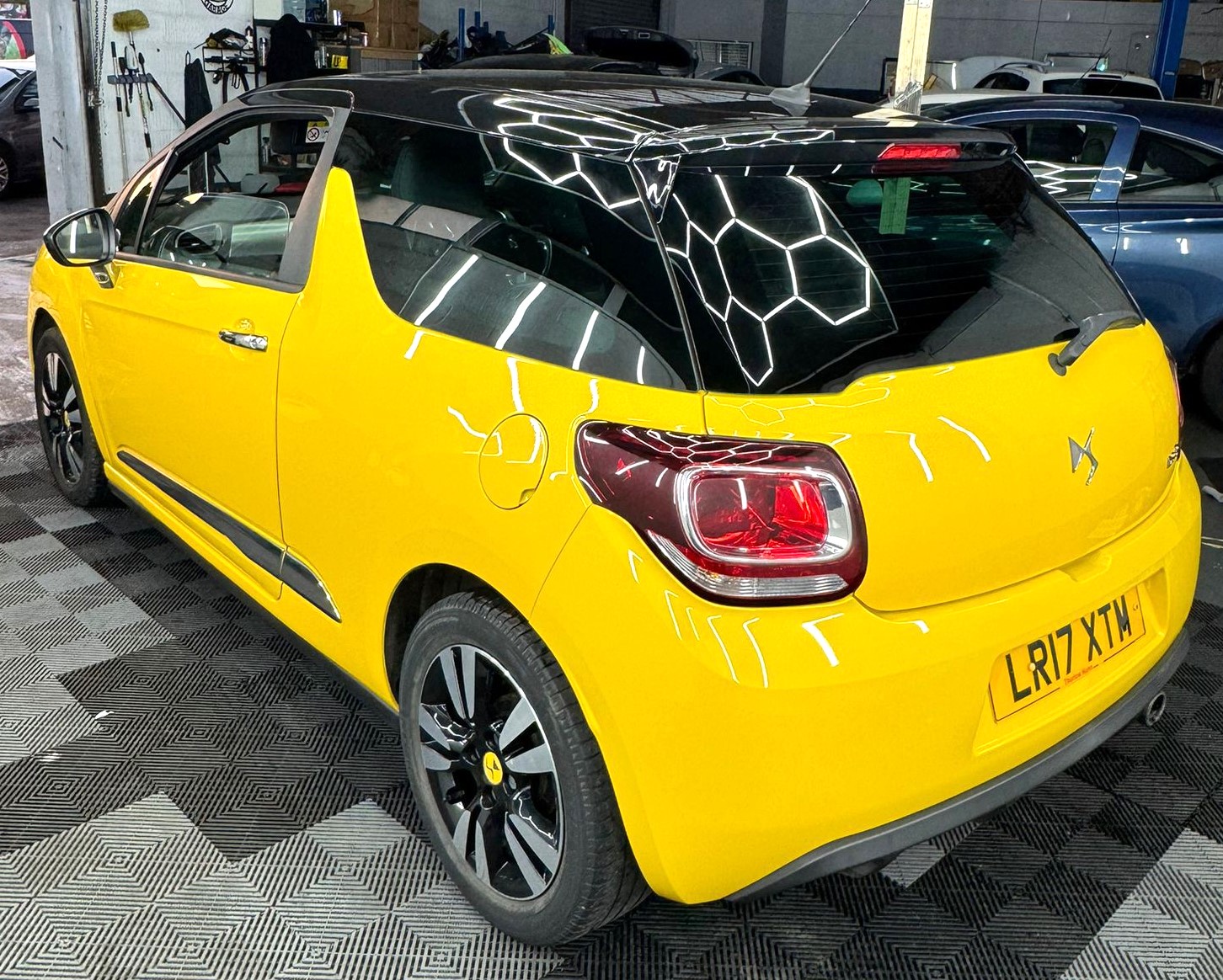 
								DS 3 1.2 PureTech 82 Chic 3dr full									