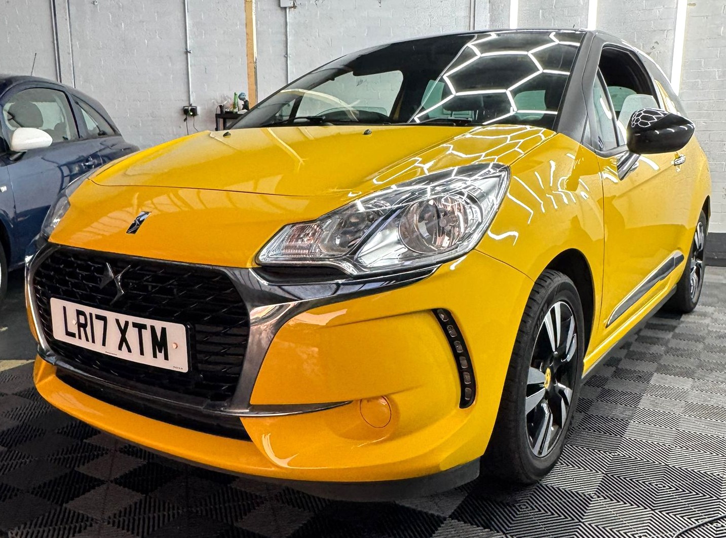 
								DS 3 1.2 PureTech 82 Chic 3dr full									