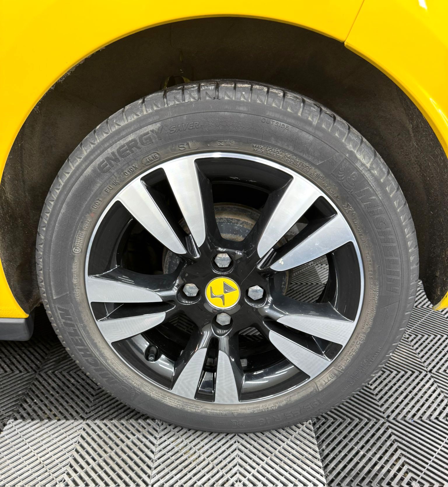 
								DS 3 1.2 PureTech 82 Chic 3dr full									