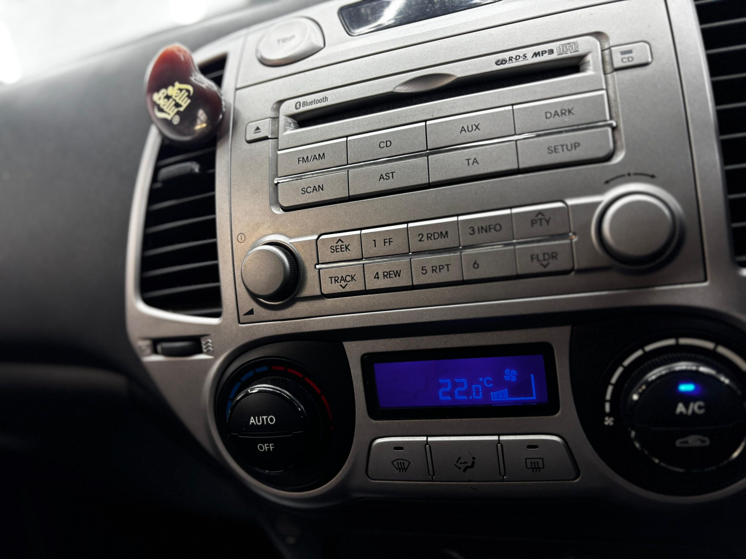 
								Hyundai i20 2011 1.4 Style 5dr full									