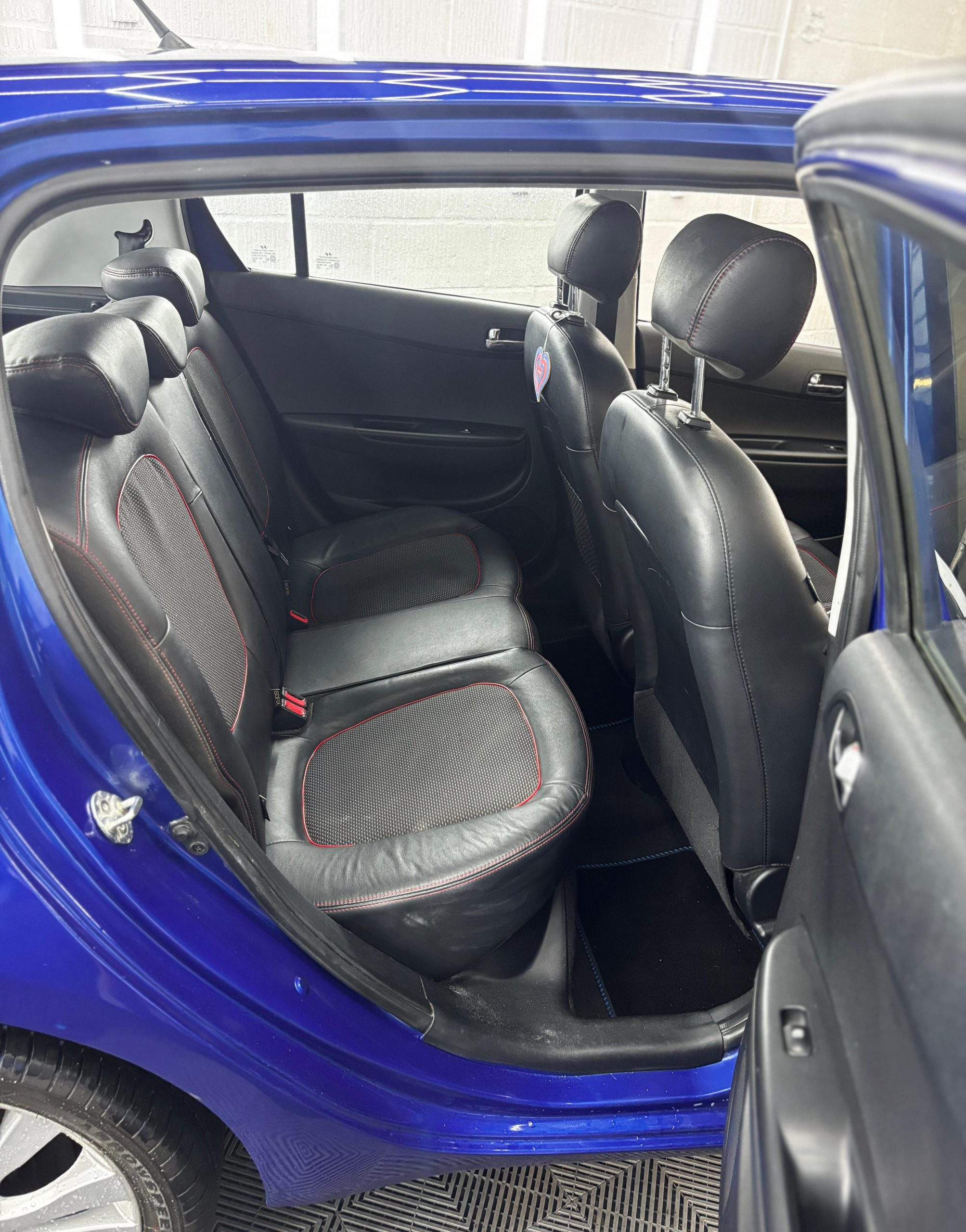 
								Hyundai i20 2011 1.4 Style 5dr full									