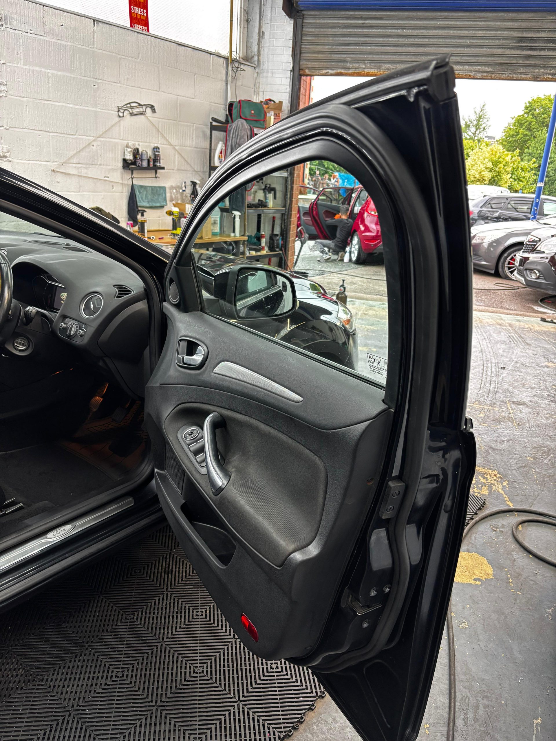 
								Ford Mondeo Titanium 2011 full									