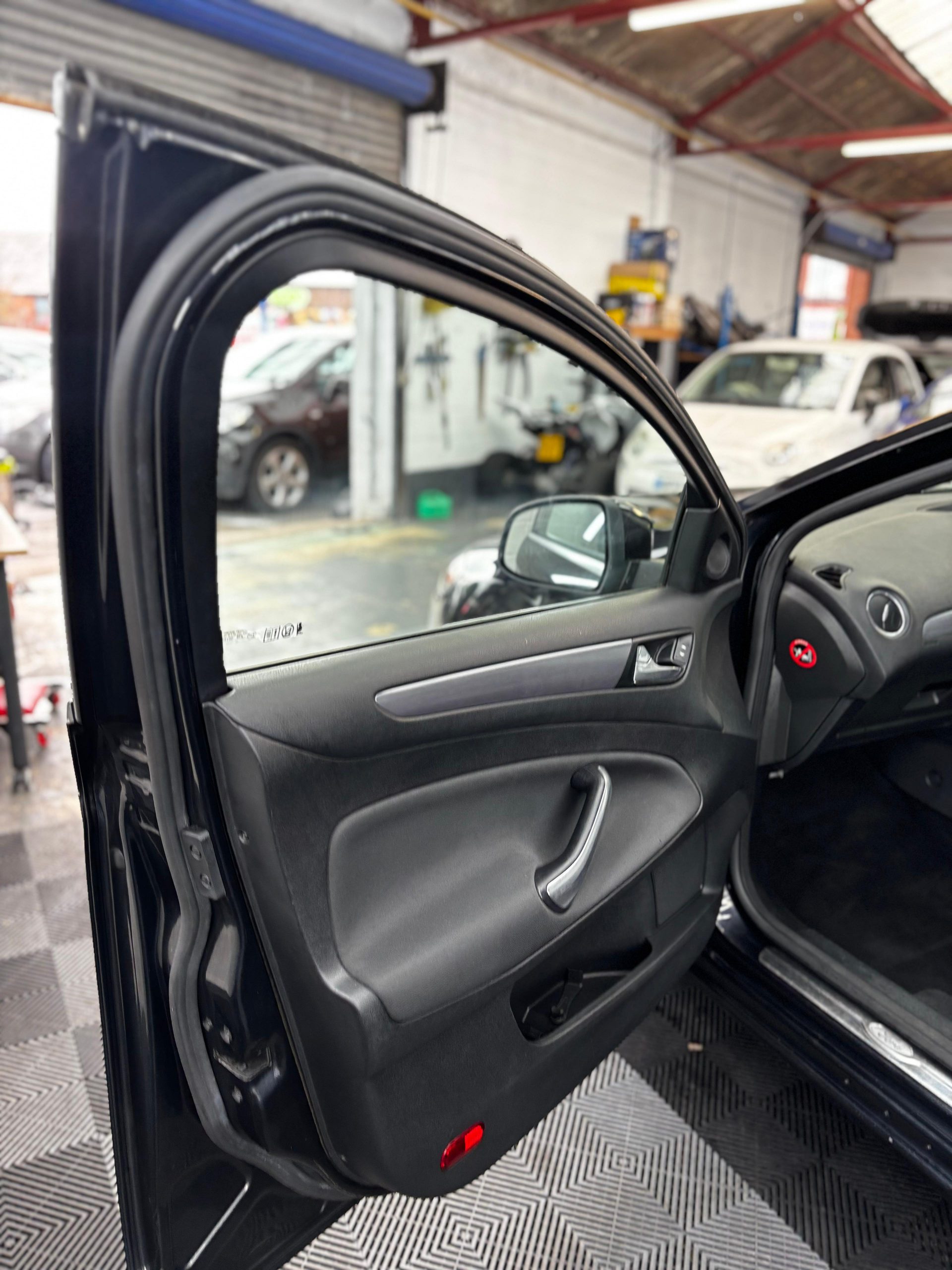 
								Ford Mondeo Titanium 2011 full									